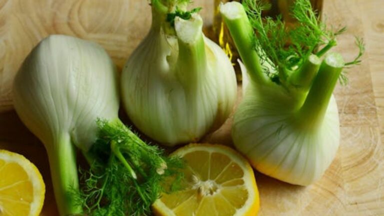 Koper włoski (fenkuł) i plasterki cytryny