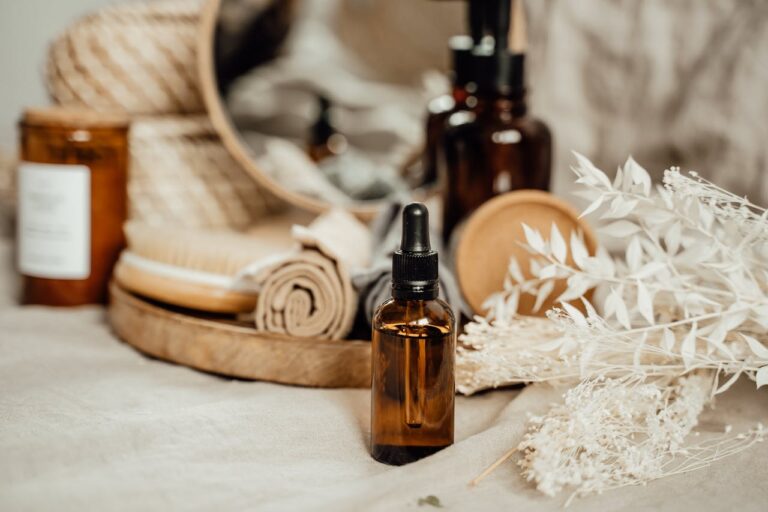 Buteleczka olejku naturalnego neem z miodli indyjskiej