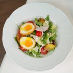 Sałatka jarzynowa przygotowana w wersji keto