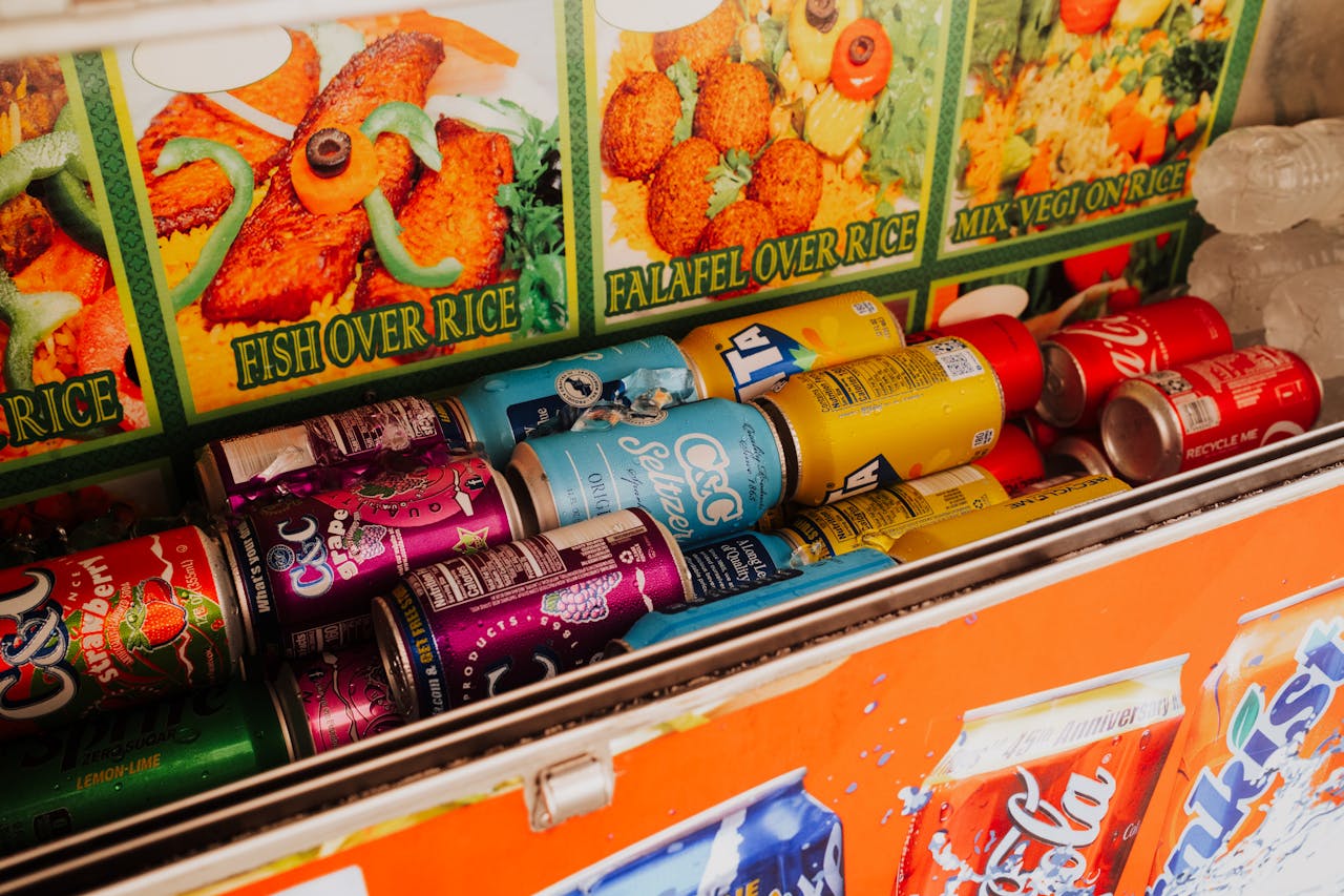 Lodówka ze słodkimi napojami gazowanymi