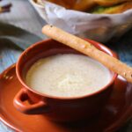 Miseczka żurku keto na zakwasie z mąki łubinowej